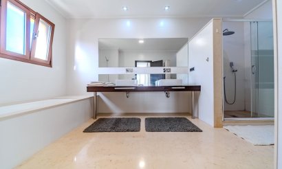 Resale - Villa - Cabo Roig