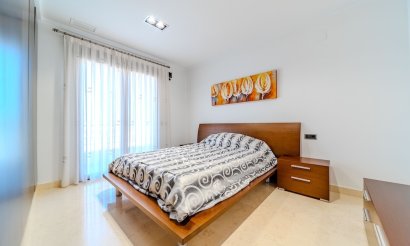 Resale - Villa - Cabo Roig