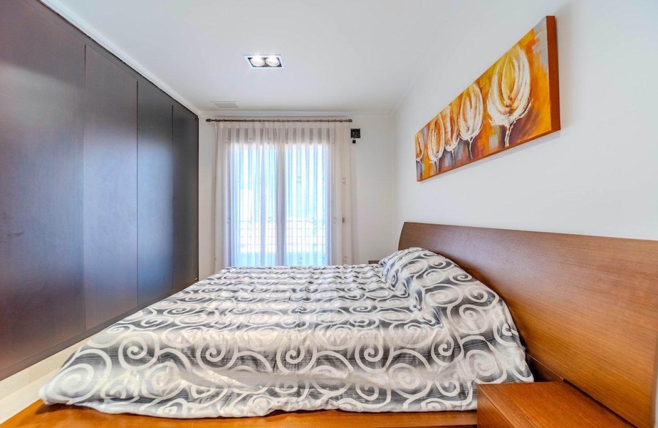 Resale - Villa - Cabo Roig