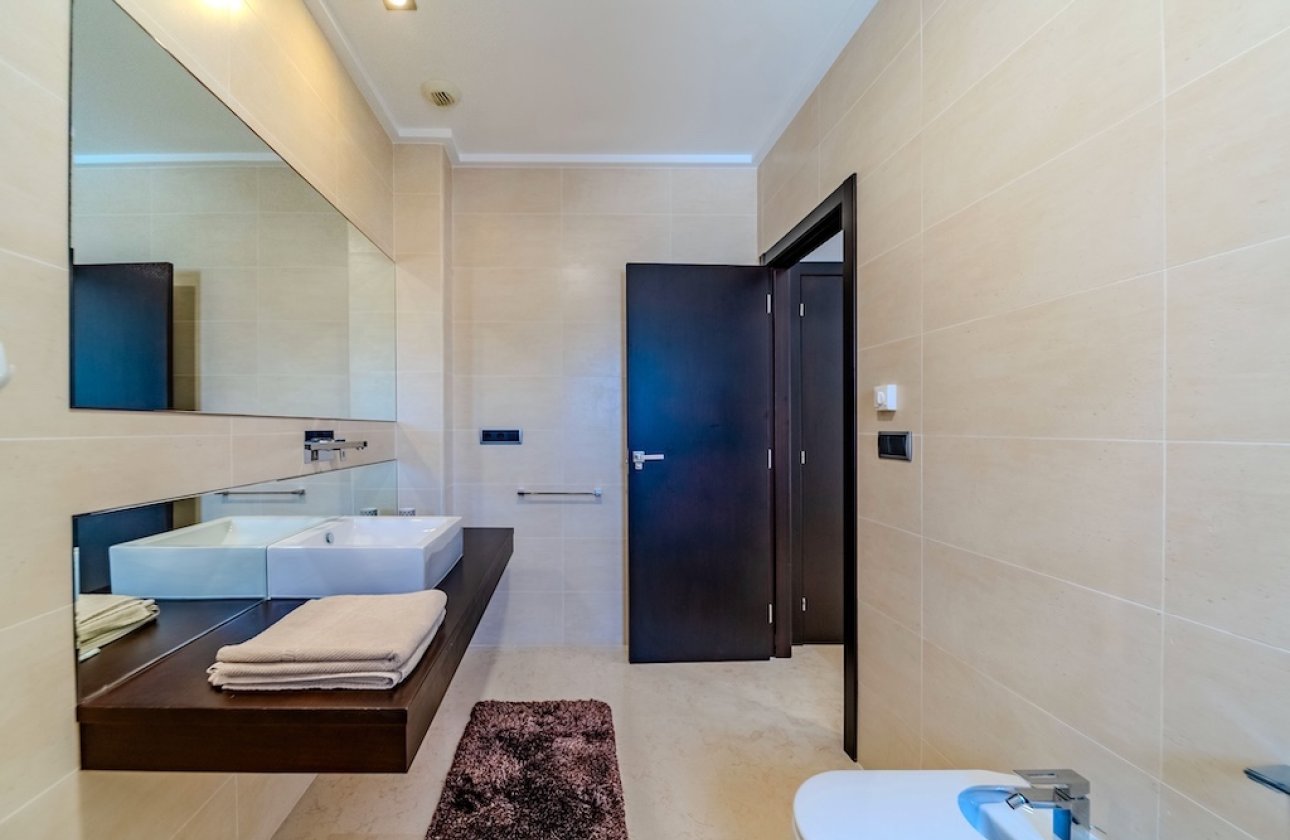 Resale - Villa - Cabo Roig