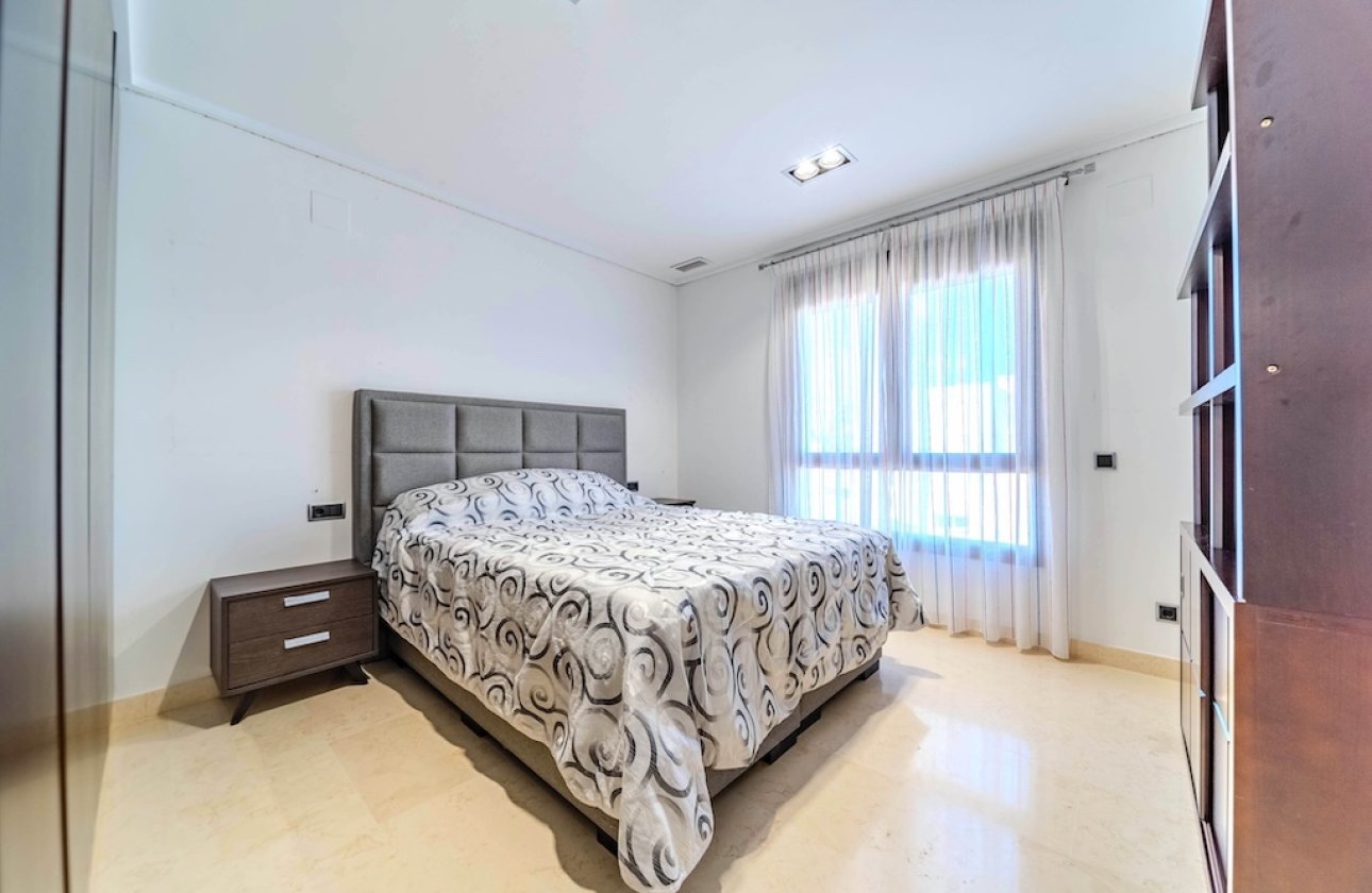 Resale - Villa - Cabo Roig