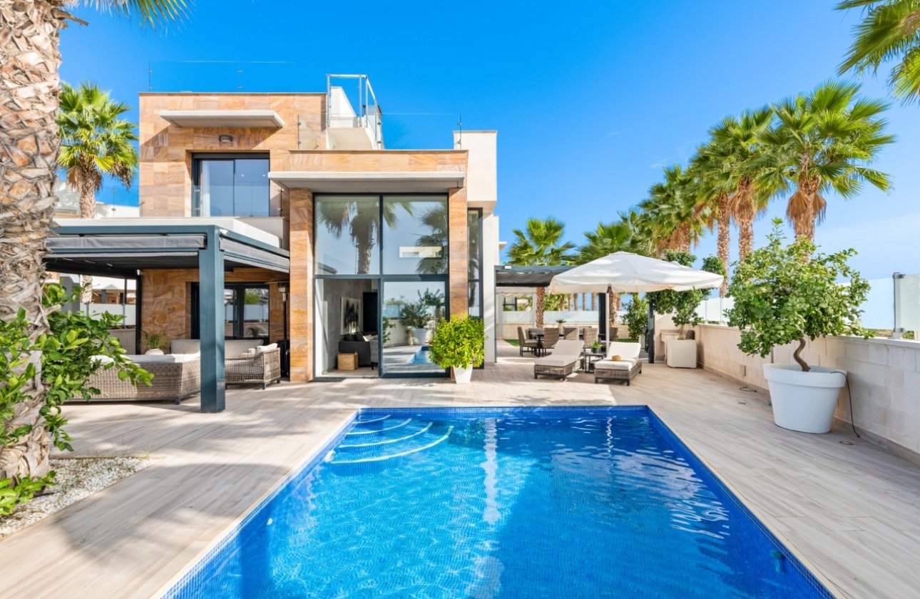 Resale - Villa - Cabo Roig
