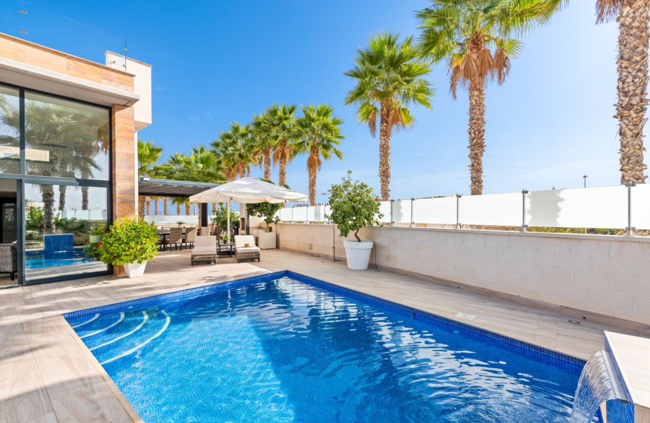 Resale - Villa - Cabo Roig