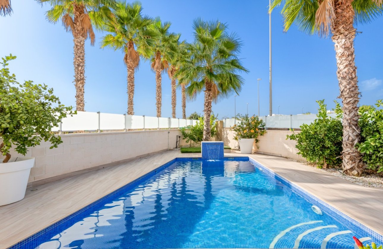 Resale - Villa - Cabo Roig