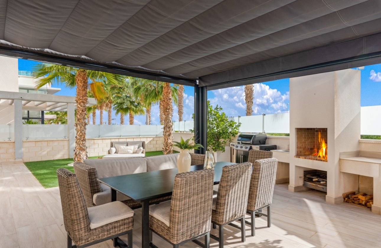 Resale - Villa - Cabo Roig