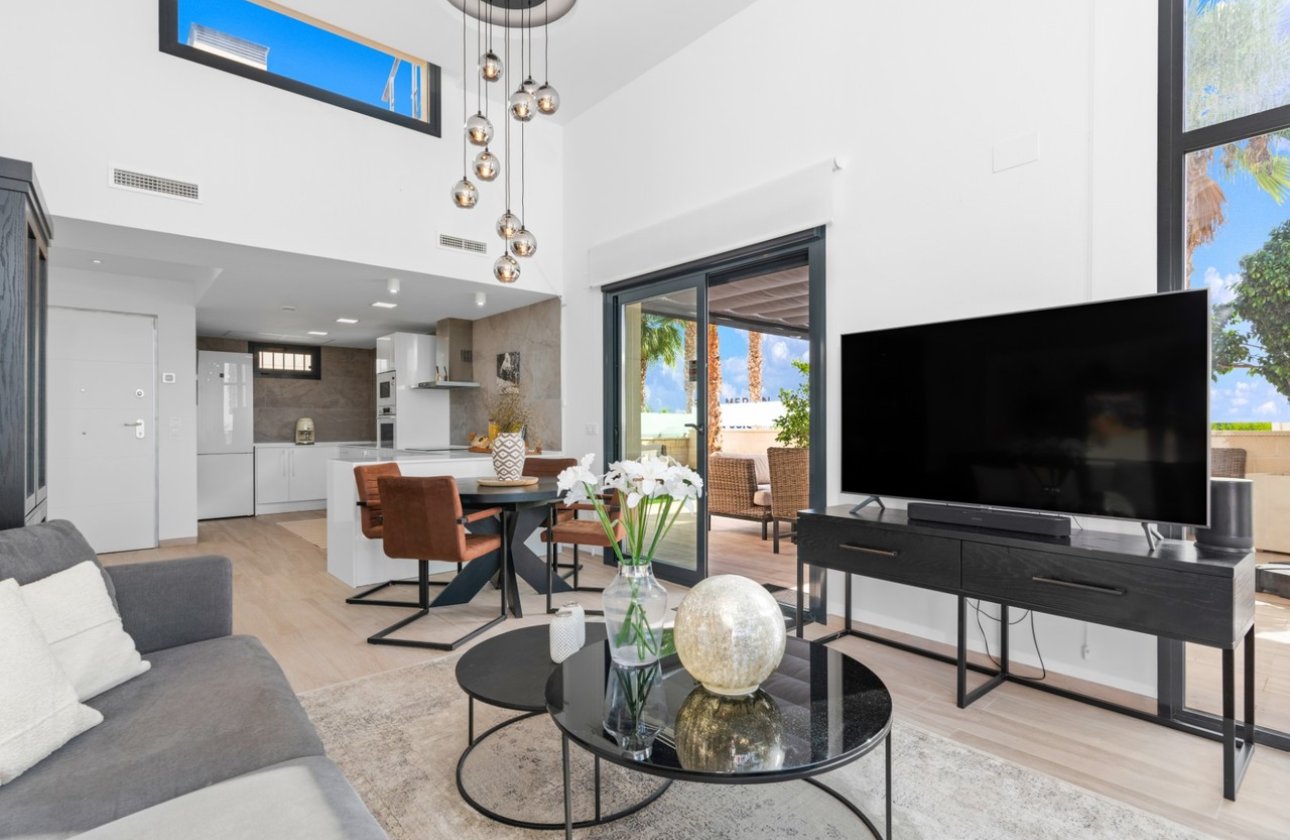 Resale - Villa - Cabo Roig