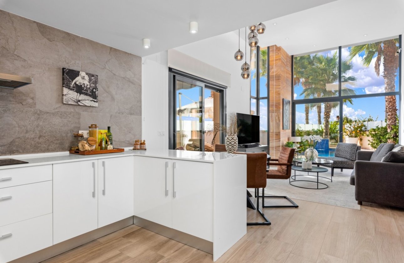 Resale - Villa - Cabo Roig