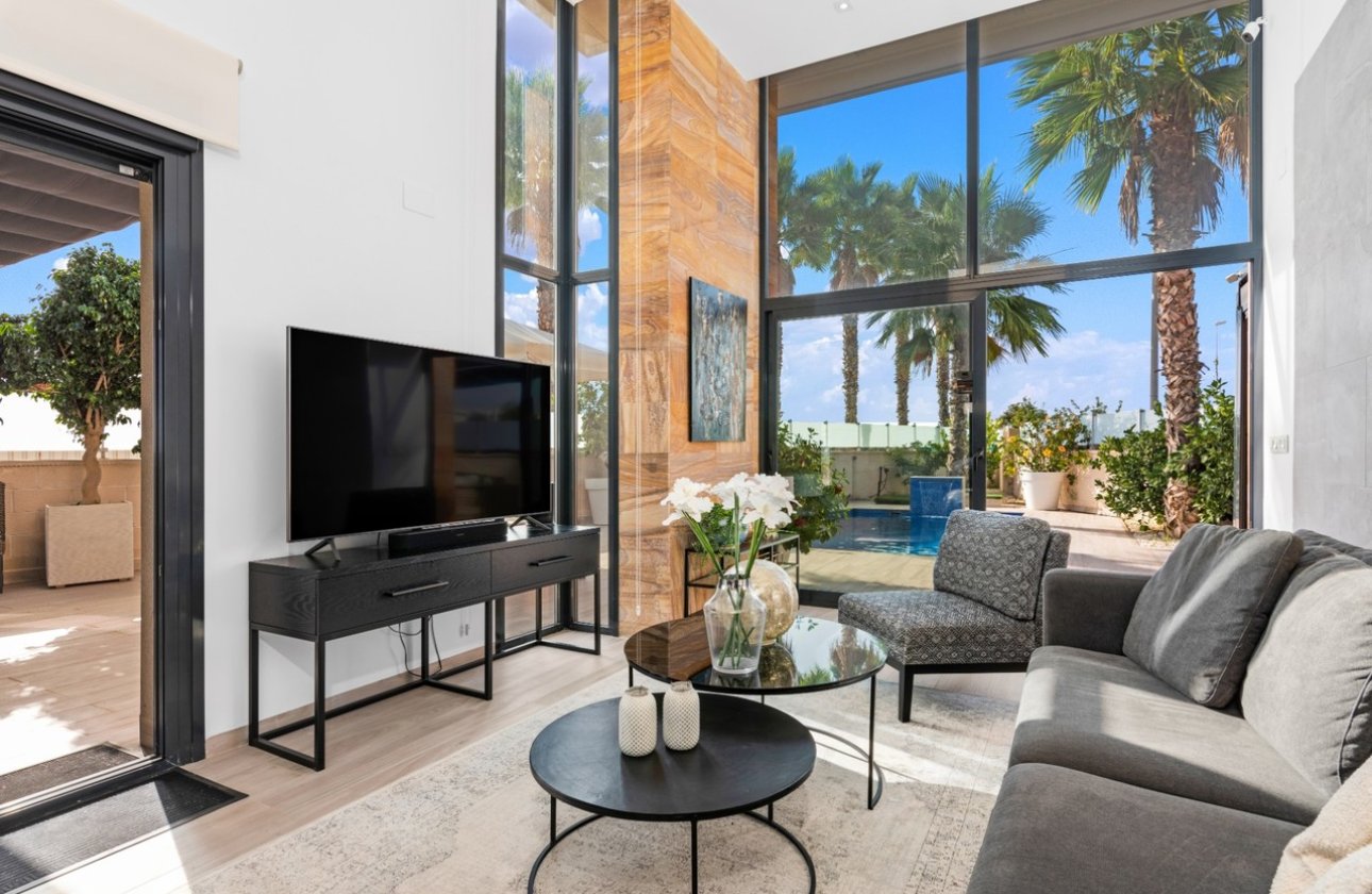 Resale - Villa - Cabo Roig