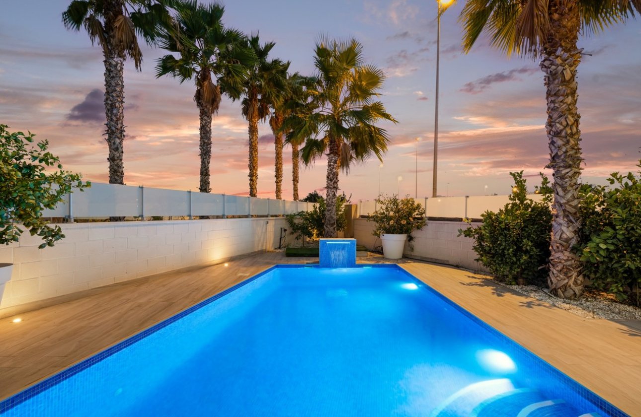 Resale - Villa - Cabo Roig