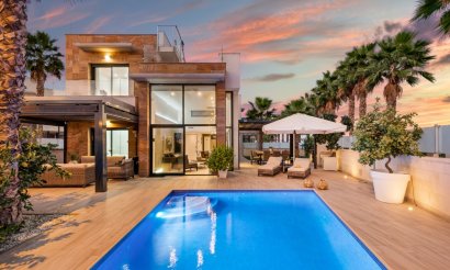 Resale - Villa - Cabo Roig