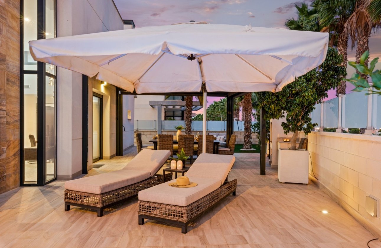 Resale - Villa - Cabo Roig