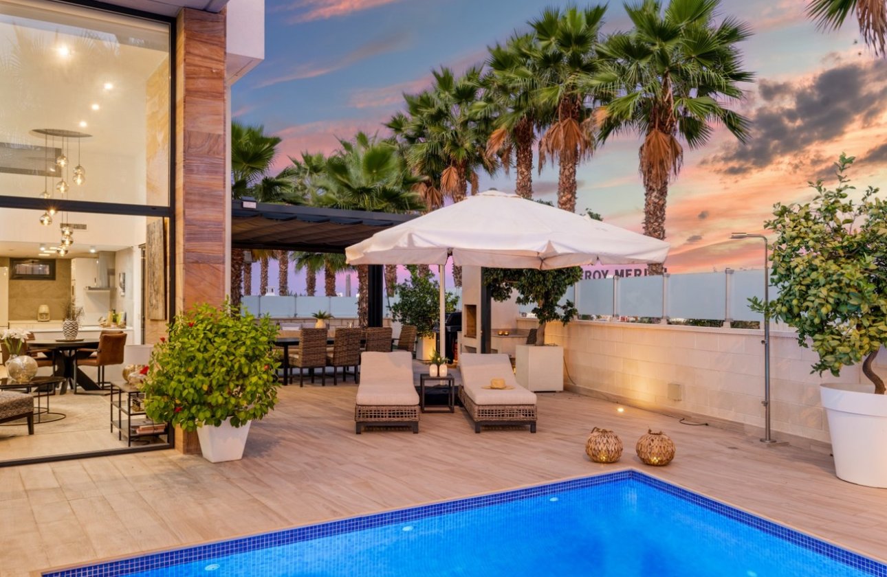 Resale - Villa - Cabo Roig