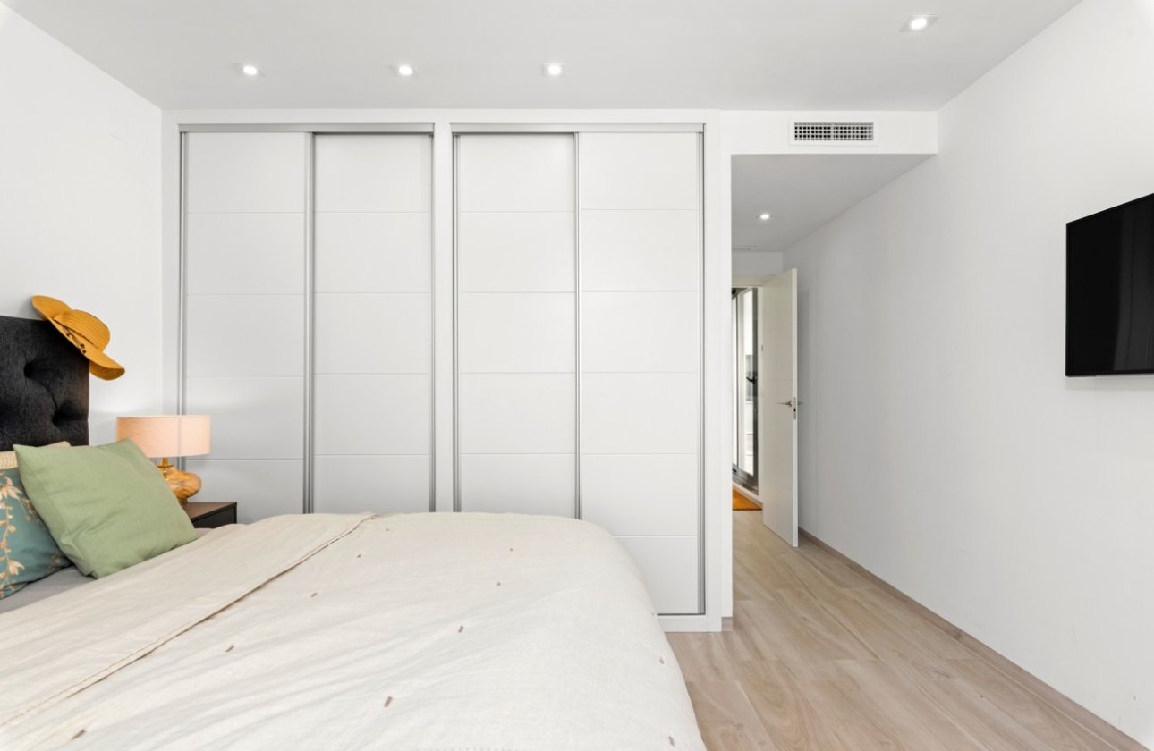 Resale - Villa - Cabo Roig