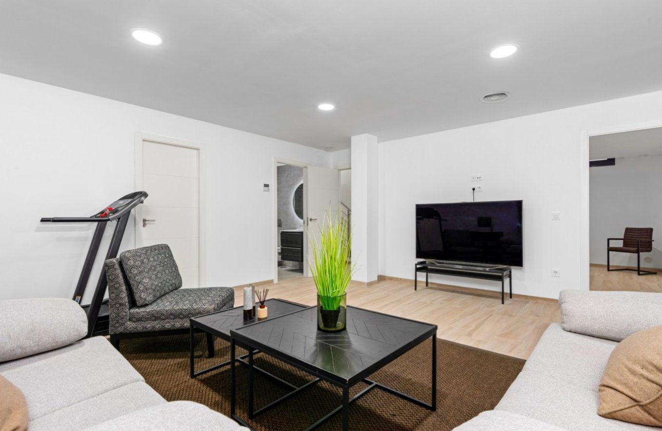 Resale - Villa - Cabo Roig