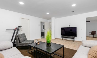 Resale - Villa - Cabo Roig