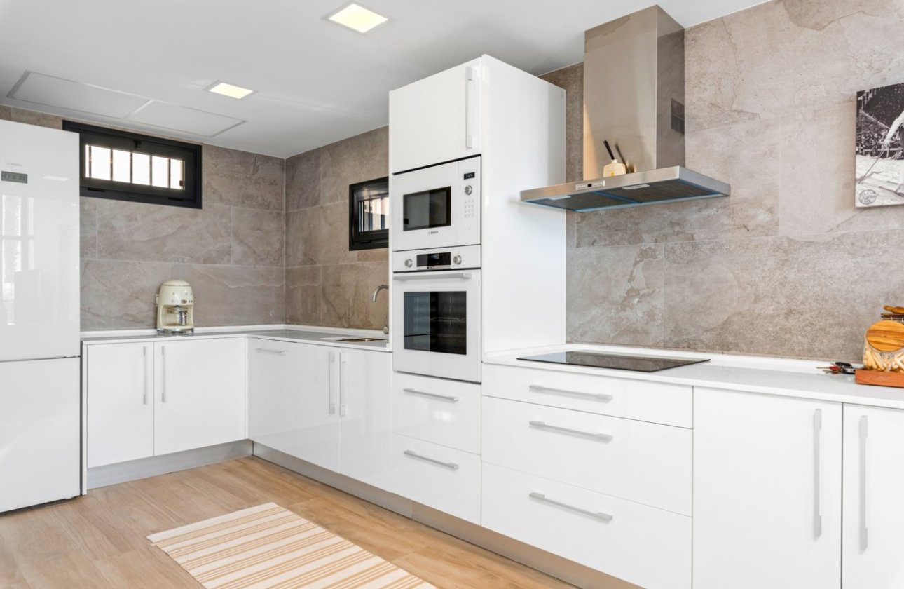 Resale - Villa - Cabo Roig