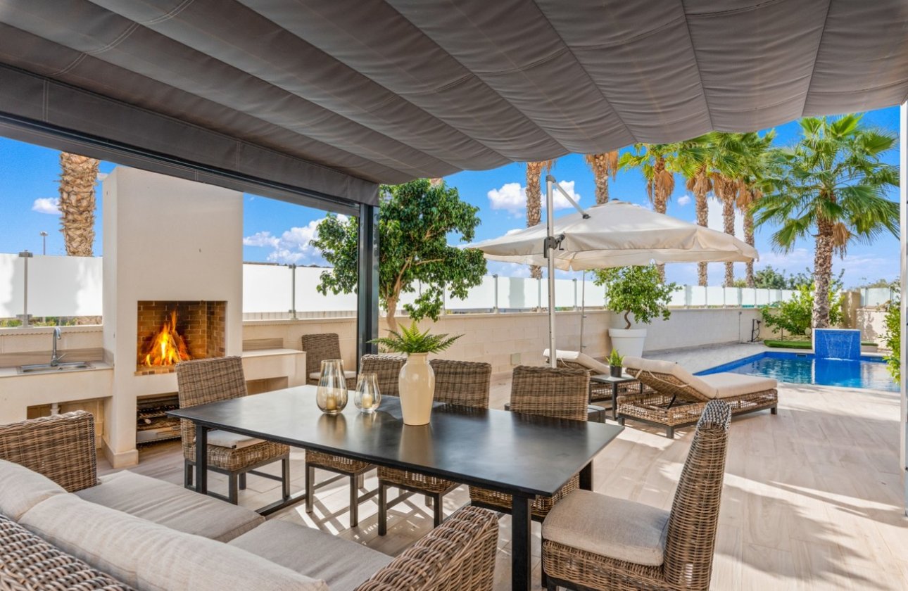 Resale - Villa - Cabo Roig