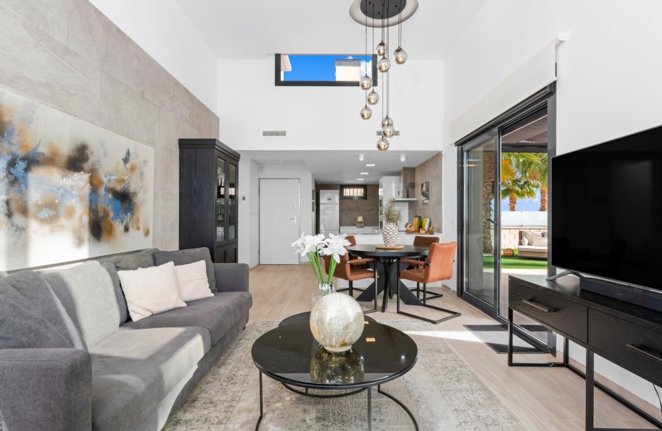 Resale - Villa - Cabo Roig