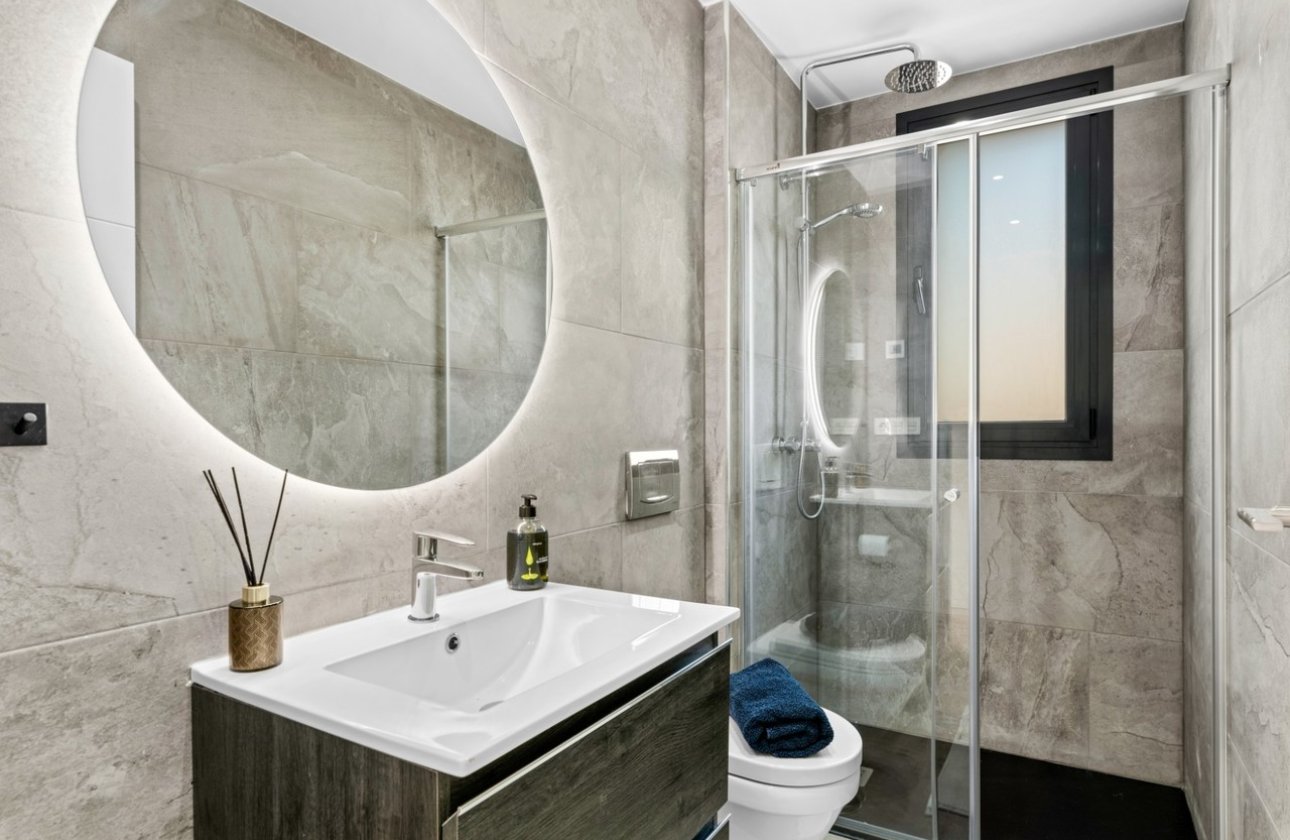 Resale - Villa - Cabo Roig