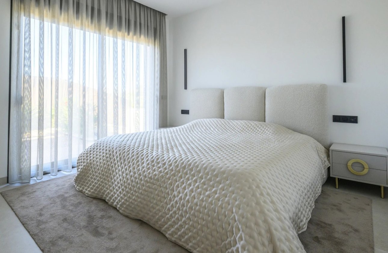 Resale - Villa - Las Colinas Golf Resort