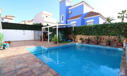 Resale - Villa - Orihuela Costa - Villamartin