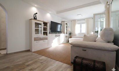 Resale - Villa - Orihuela Costa - Villamartin