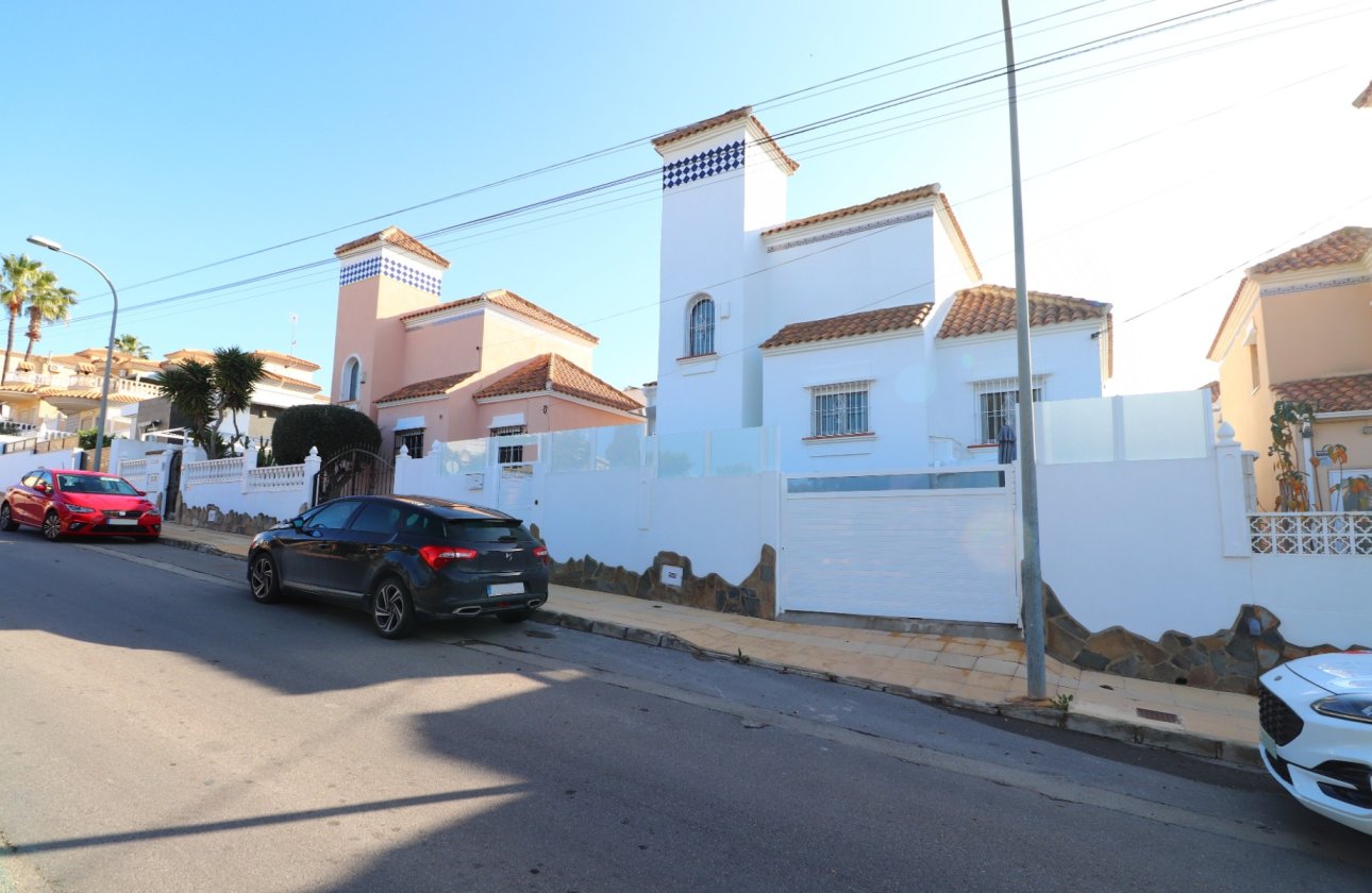 Resale - Villa - Orihuela Costa - Villamartin