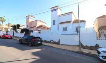 Resale - Villa - Orihuela Costa - Villamartin