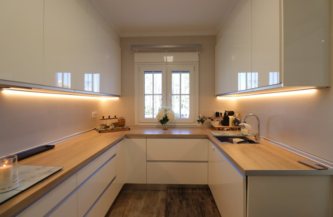 Resale - Villa - Orihuela Costa - Villamartin