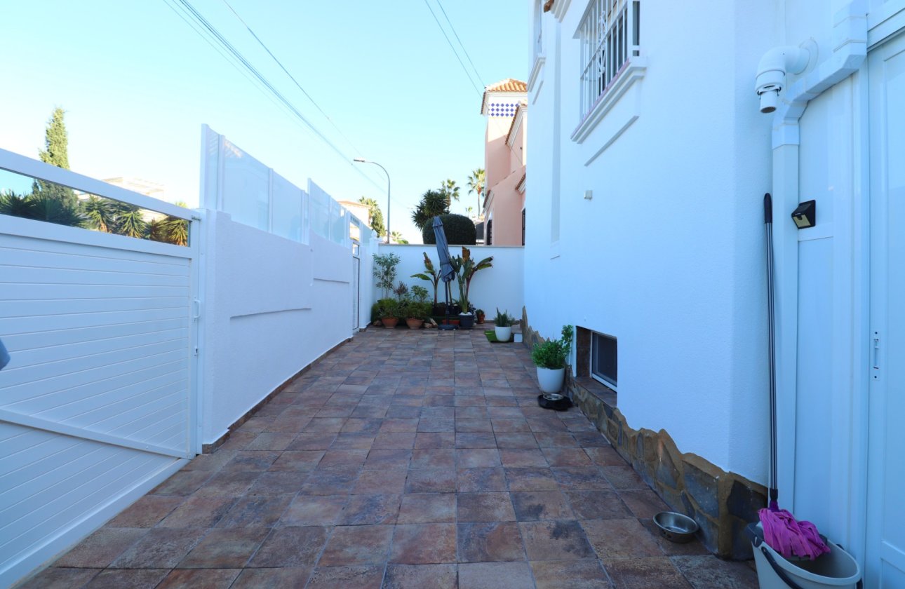 Resale - Villa - Orihuela Costa - Villamartin