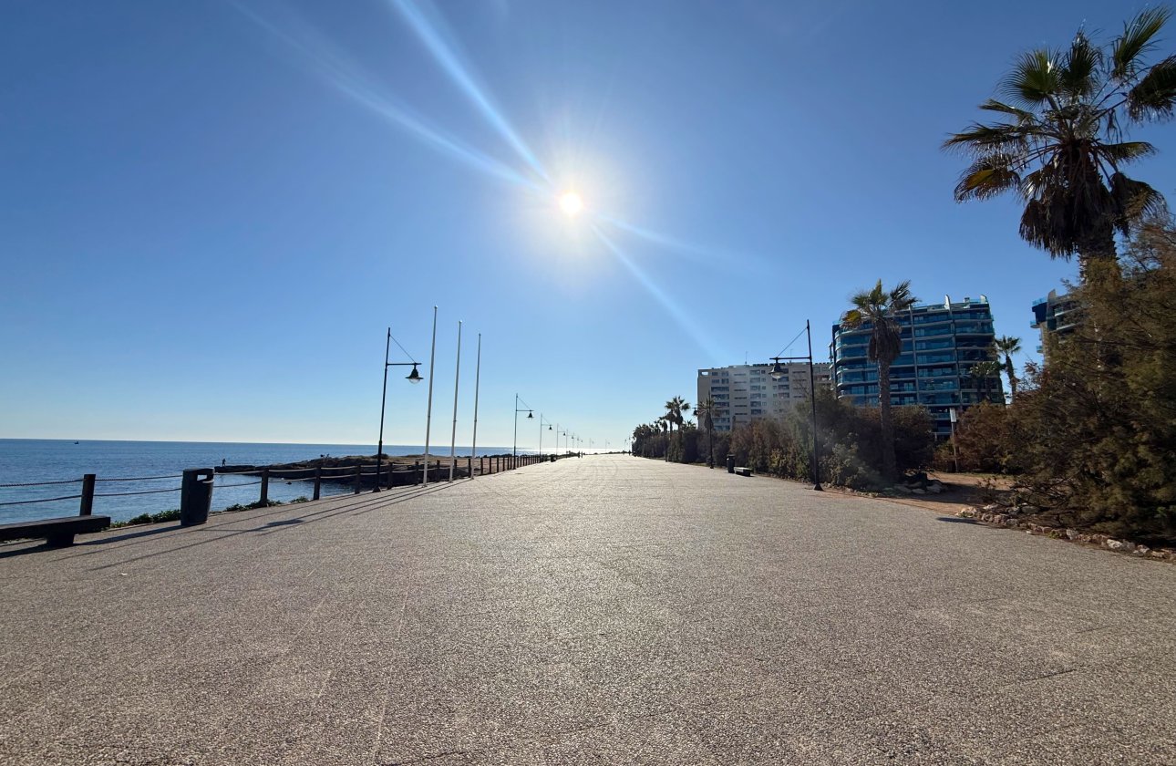 Resale - Apartment / flat - Punta Prima