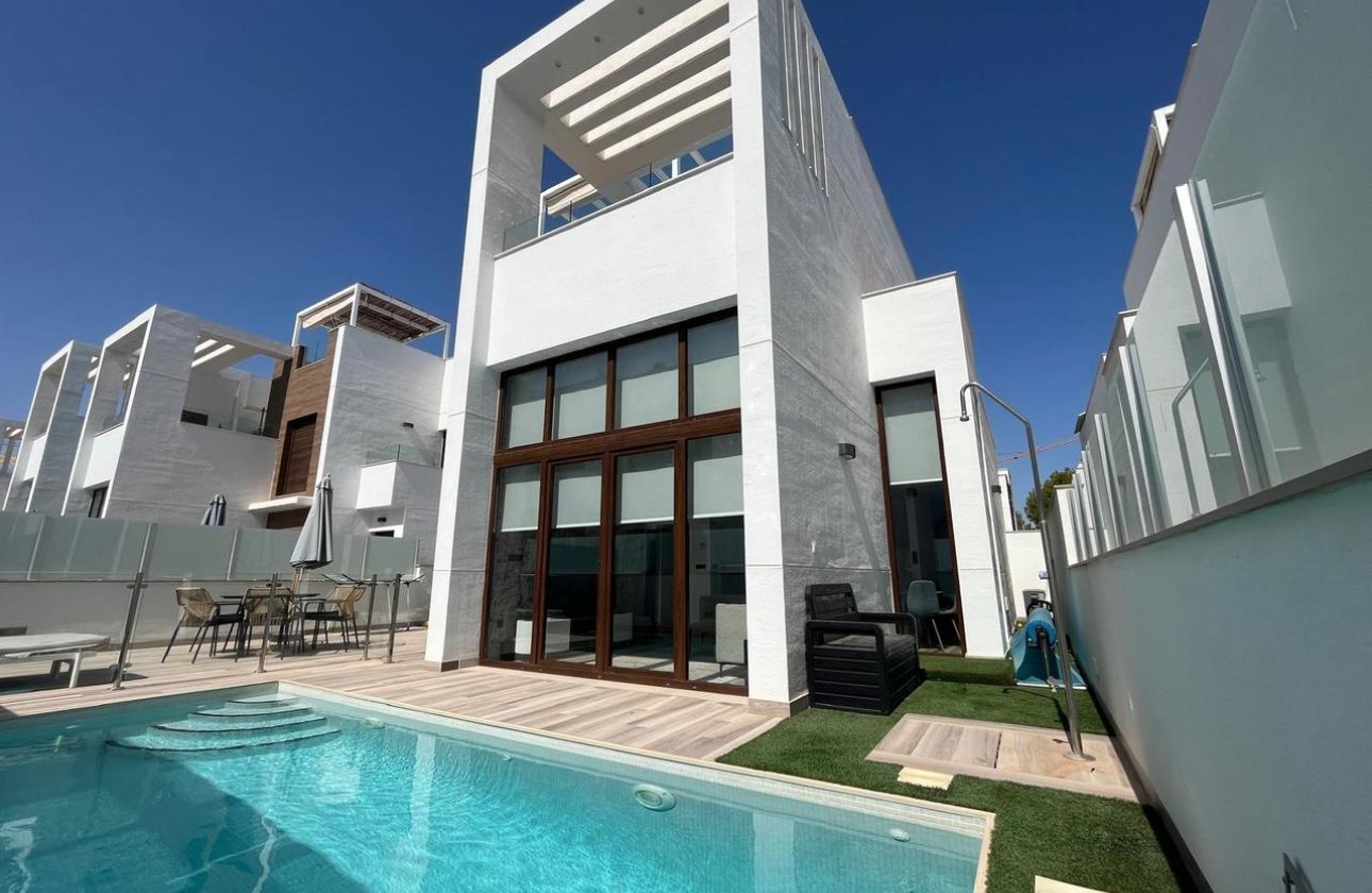 Resale - Villa - Los Balcones