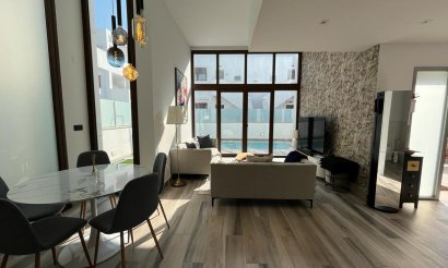 Resale - Villa - Los Balcones