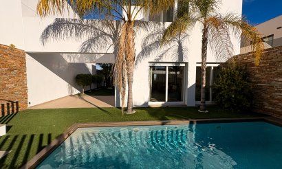 Resale - Villa / Semi detached - Ciudad Quesada