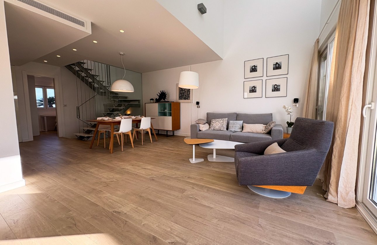 Resale - Villa / Semi detached - Ciudad Quesada