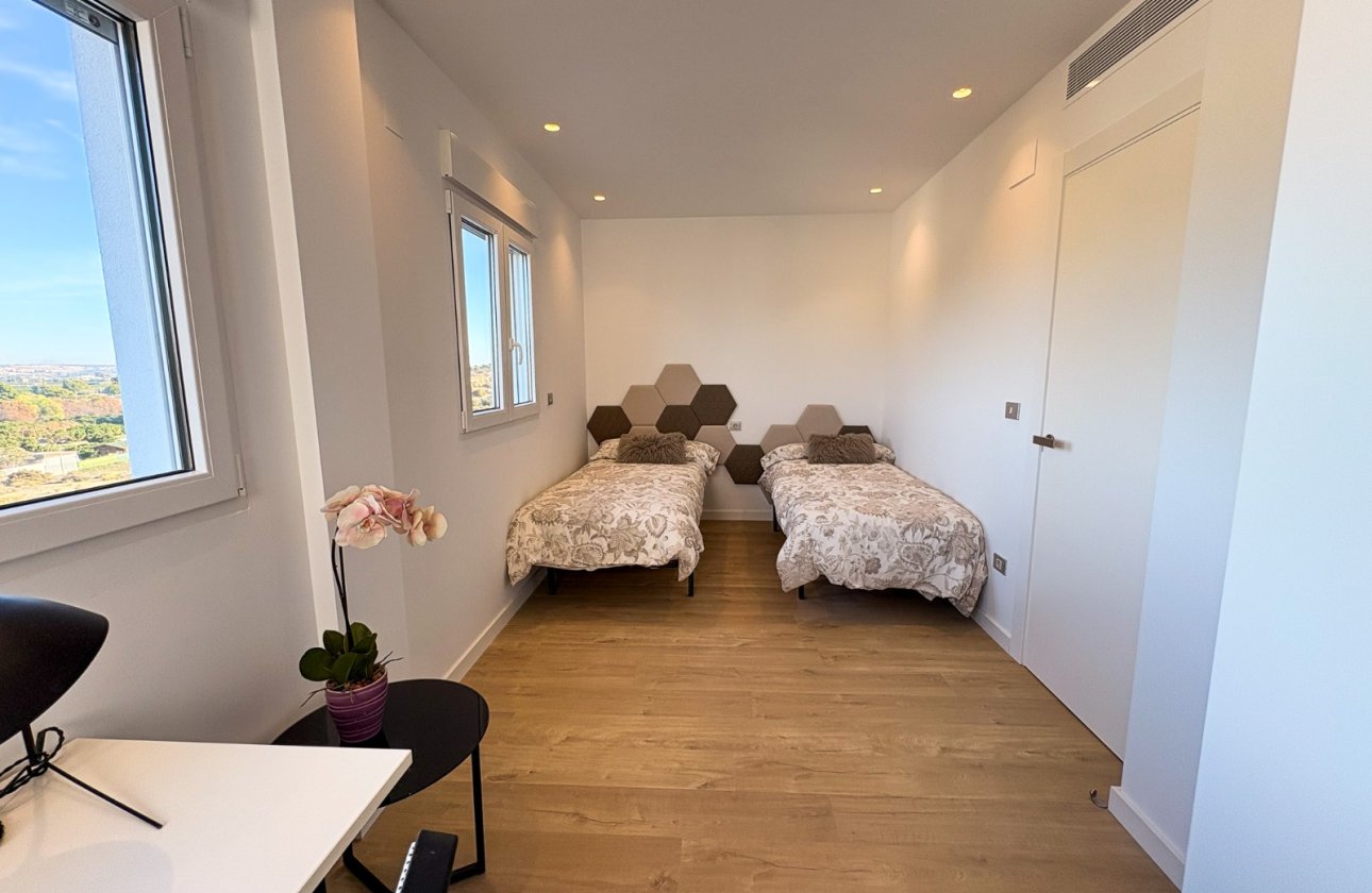 Resale - Villa / Semi detached - Ciudad Quesada