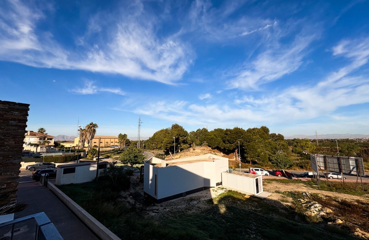 Resale - Villa / Semi detached - Ciudad Quesada