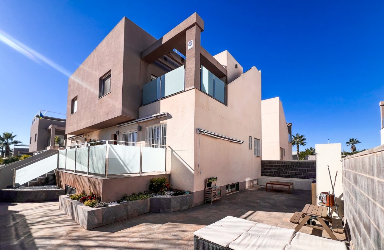 Resale - Villa - Torrevieja