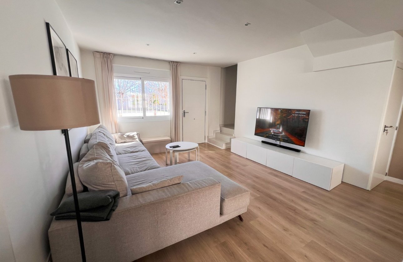 Resale - Villa - Torrevieja