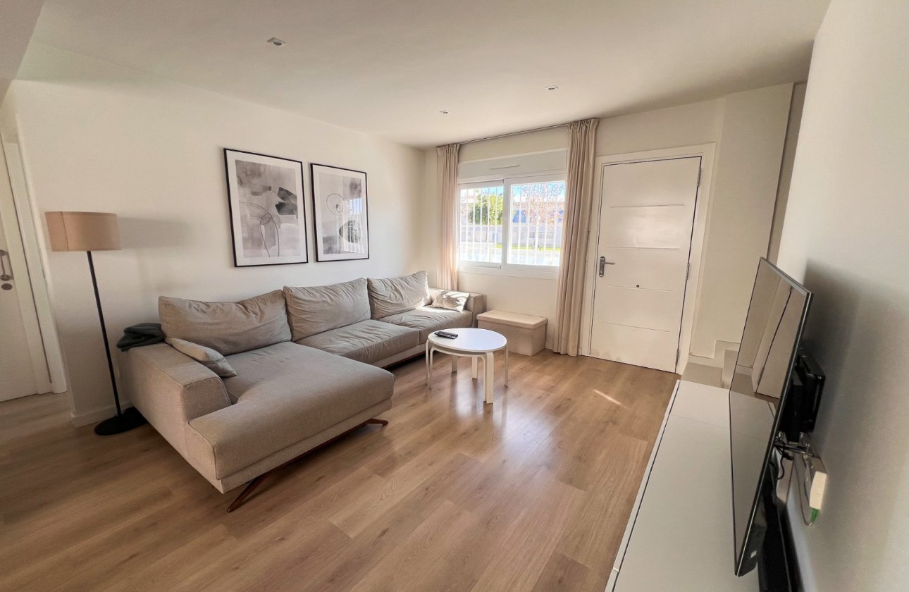 Resale - Villa - Torrevieja