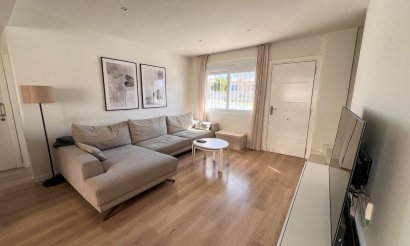 Resale - Villa - Torrevieja