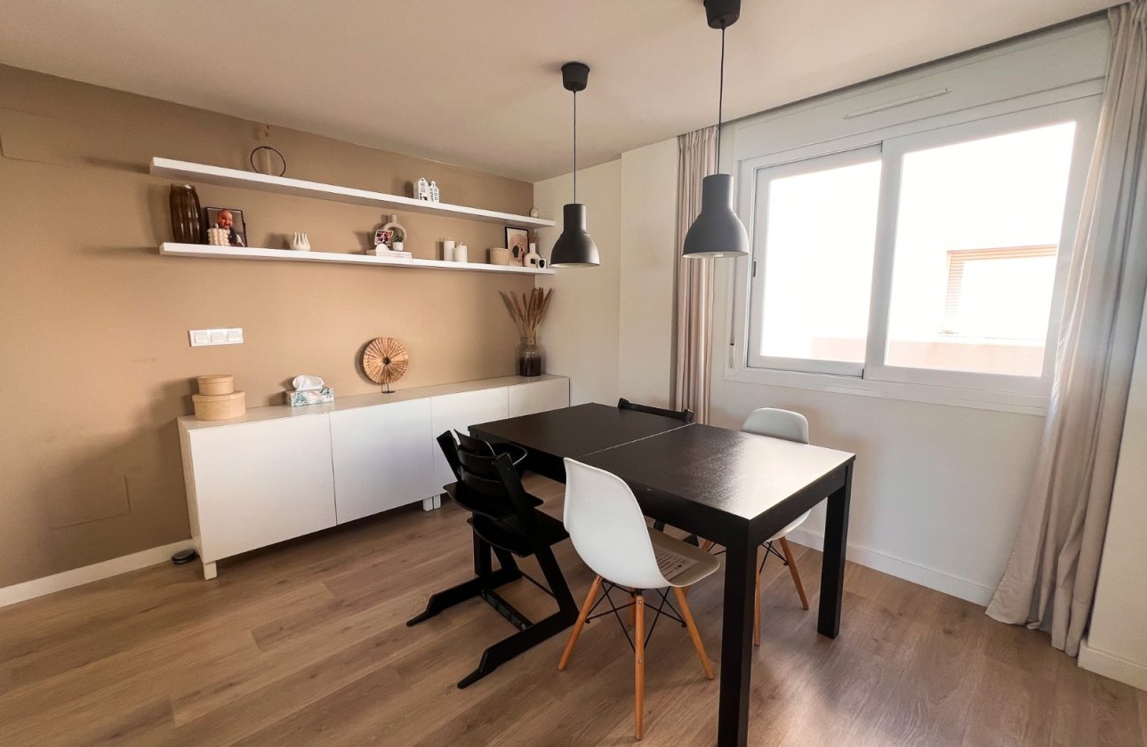 Resale - Villa - Torrevieja