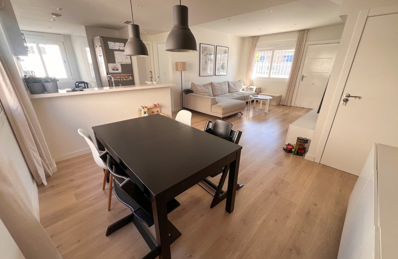 Resale - Villa - Torrevieja