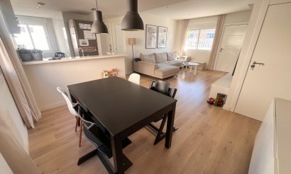 Resale - Villa - Torrevieja