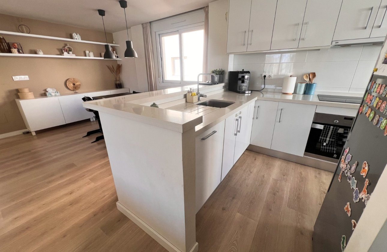 Resale - Villa - Torrevieja