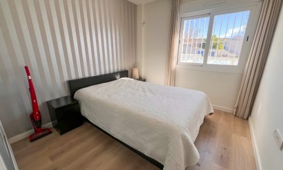 Resale - Villa - Torrevieja