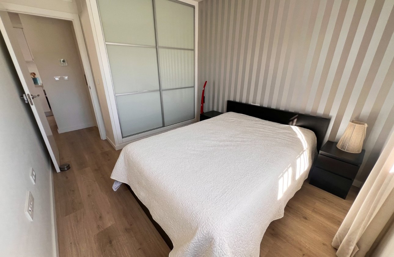 Resale - Villa - Torrevieja