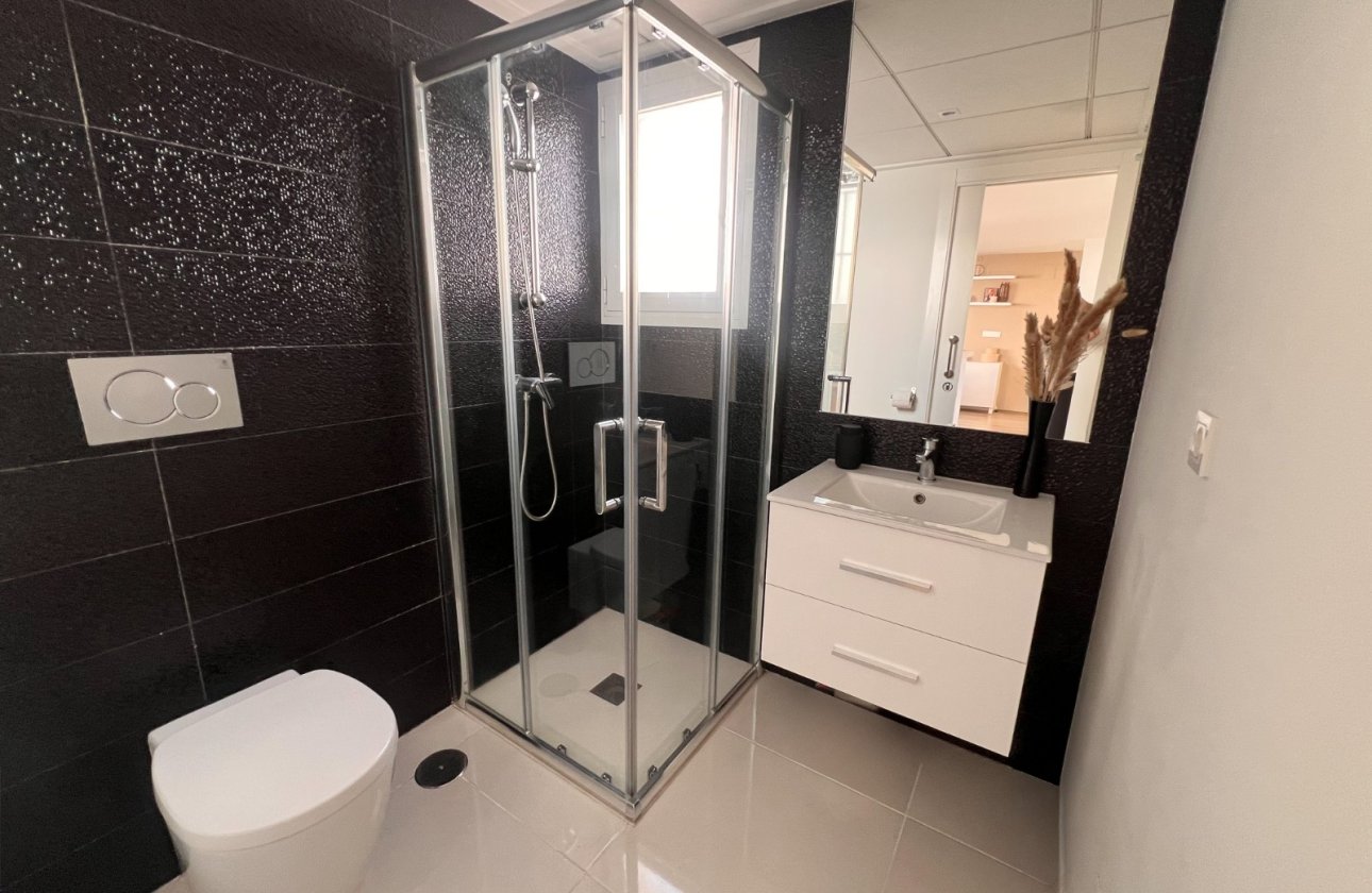 Resale - Villa - Torrevieja