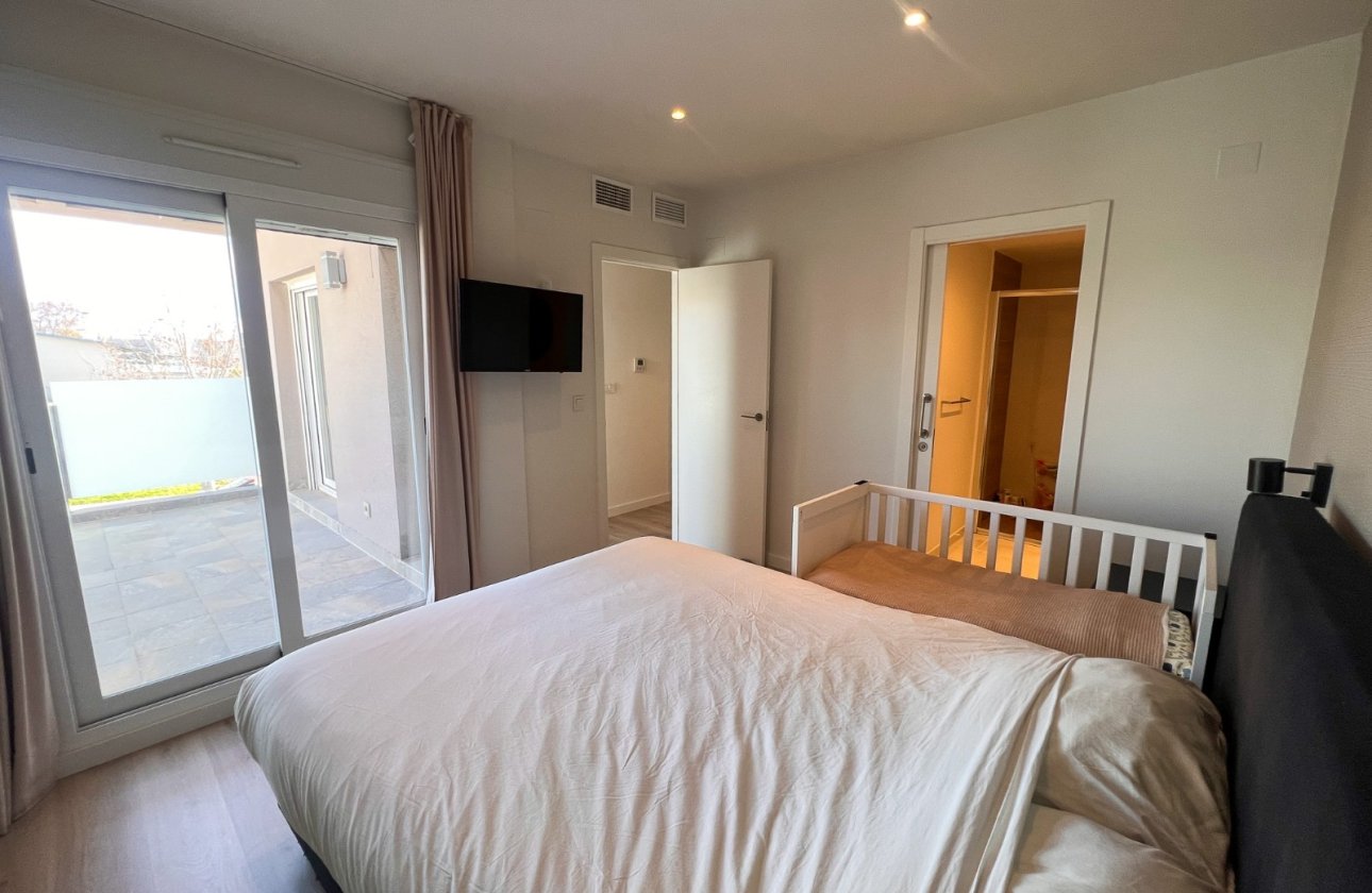 Resale - Villa - Torrevieja