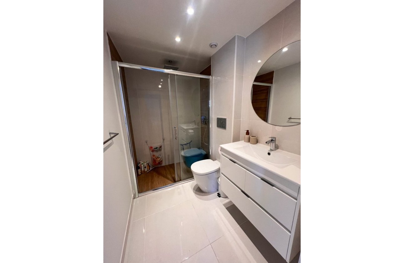 Resale - Villa - Torrevieja